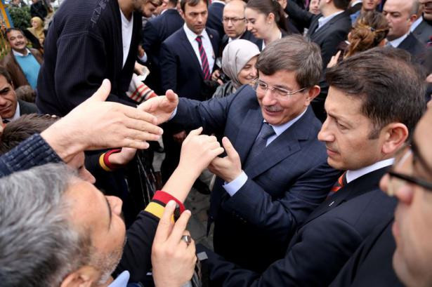 Ahmet Davutoğlu çocuklara harçlık dağıttı - Resim: 4