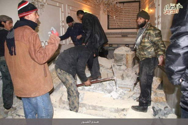 Halep'te türbeyi yıkıp naaşı çıkardılar - Resim: 1