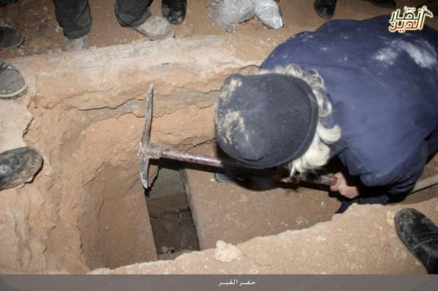 Halep'te türbeyi yıkıp naaşı çıkardılar - Resim: 3