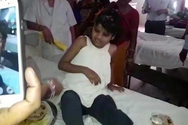 Engelli olduğu için ormana bırakıldı 8 yıl maymunlar büyüttü! - Resim: 4