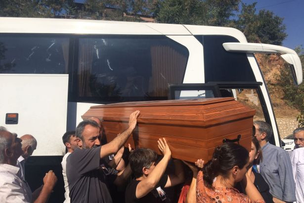 Aysel Tuğluk'un annesinin cenazesi Tunceli'de defnedildi - Resim: 1
