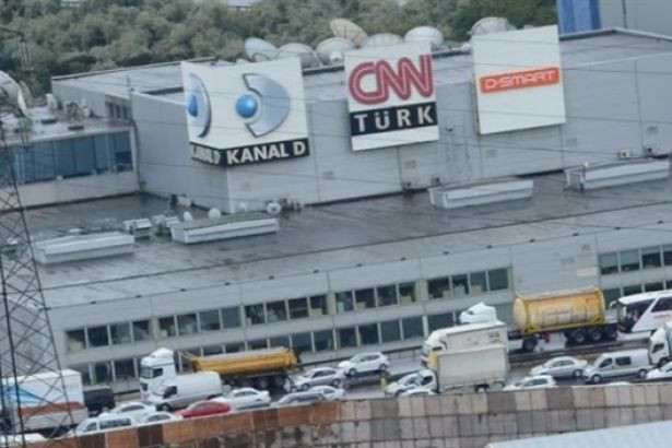 Kanal D ve CNN Türk'ten 13 isim gönderildi bombalar patlıyor! - Resim: 1