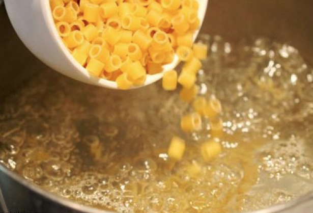 Makarna suyunu asla lavaboya dökmeyin bunu yapmayın! - Resim: 3