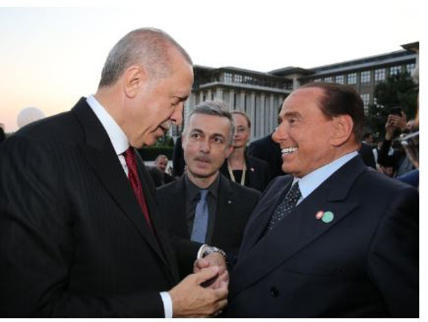 İtalya'nın eski başbakanı Silvio Berlusconi hayatını kaybetti! - Resim: 3