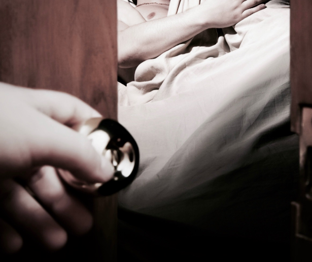 İhanet feci şekilde bitti: Erkek misin sen, yatağımızda aldattım seni - Resim: 1