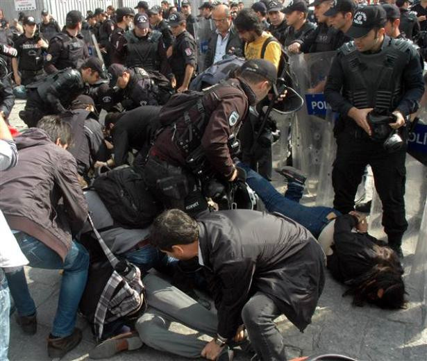 IŞİD protestosunda çok sayıda gözaltı - Resim: 1