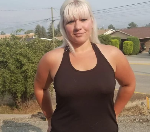 Ülke bu skandalı konuşuyor! Sütyen takmadığı için işten kovuldu - Resim: 4