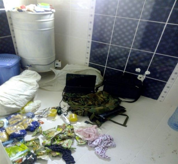  Yüksekova'da PKK'lıların terk ettiği binadan neler çıktı neler! - Resim: 3