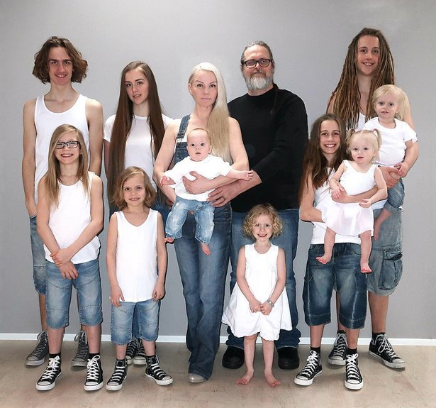 10 çocuk annesi kadın fiziğiyle görenleri hayrete düşürdü - Resim: 3