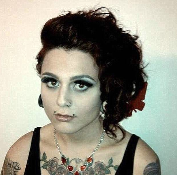 Delirdi! Baltayla bakkala girdi herkese saldırdı - Resim: 2