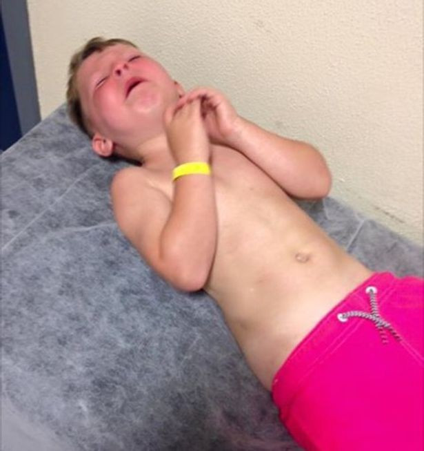 Denizde oynarken ağladı annesi şortu çıkarınca şoke oldu - Resim: 3