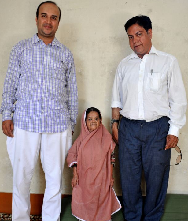 113 yaşındaki cüce kadın şaşırtıyor - Resim: 1