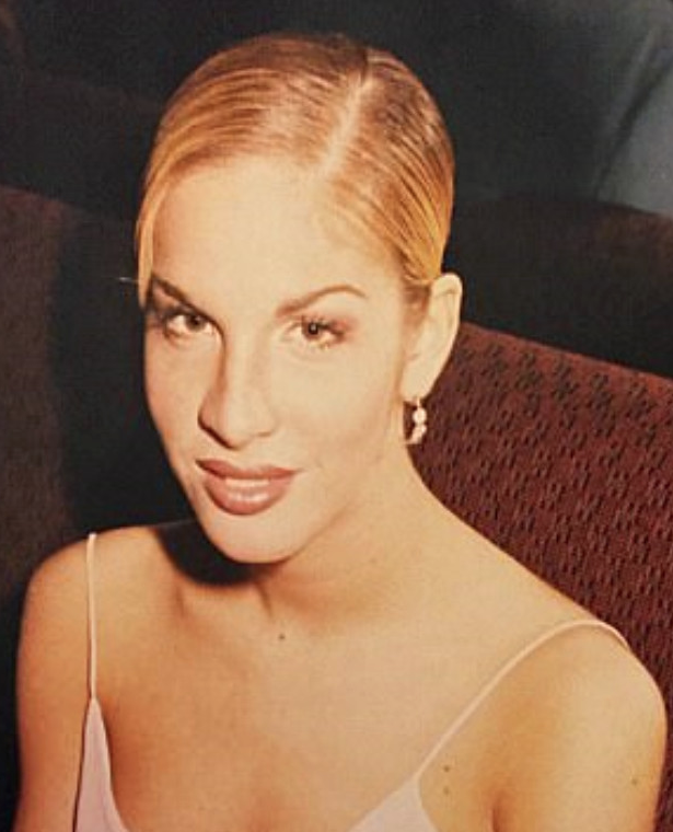 Bu fotoğraftaki genç adam aslında bir kadın dönüştüğü şey ise... - Resim: 3