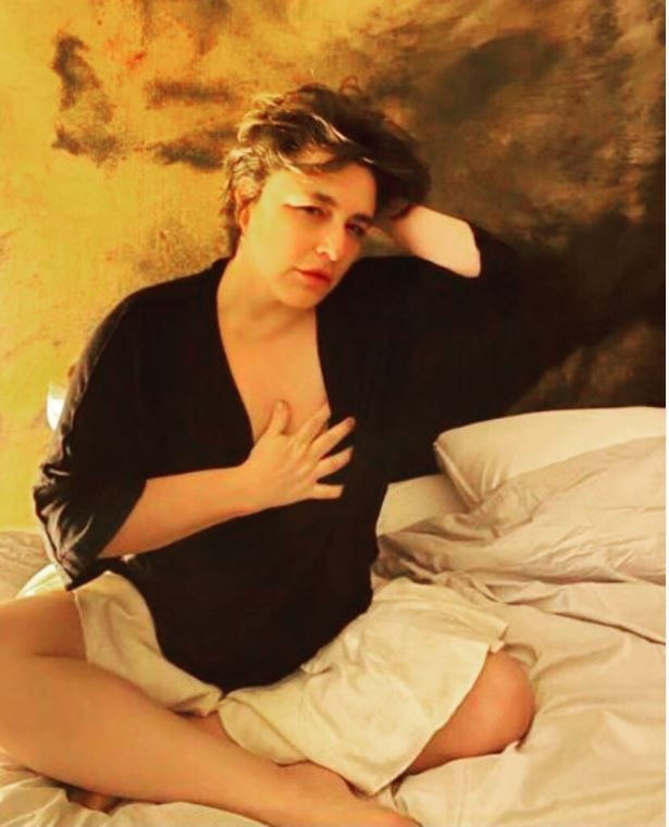 'Fatmagül'ün yengesi Mukadddes' Esra Dermancıoğlu'nun yatakta çıplak pozları olay 53 yaşına özel - Resim: 2