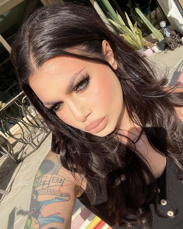 Youtuber Bailey Sarian makyaj yaparken anlattıklarıyla kan donduruyor - Resim: 3