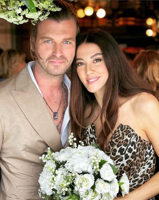 Başak Dizer'in bebeği 5 aylık oldu hamile göbeği göründü Instagram'da ayna pozu - Resim: 3