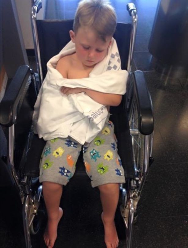 Denizde oynarken ağladı annesi şortu çıkarınca şoke oldu - Resim: 4