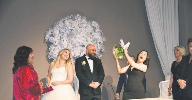 Hülya Avşar'dan şaşırtan sözler: Evlenmem aşkımı yaşarım - Resim: 4