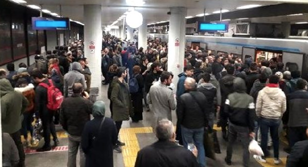 İstanbullular dikkat! Metro seferlerinde aksama - Resim: 0