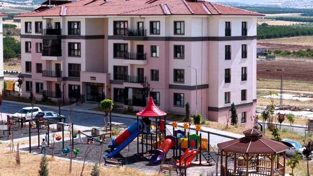 İkizce’de afet konutlarıyla eş zamanlı tamamlanan sosyal konutlar da teslim ediliyor - Resim: 1