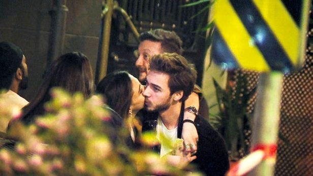 Kanal D Arka Sokaklar'ın Tekin'i Onur Bay Dilara Aksüyek ile öpüşürken yakalandı - Resim: 3