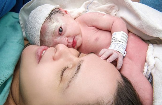 Birbirinden garip doğum anı fotoğraflarına çok şaşıracaksınız - Resim: 3