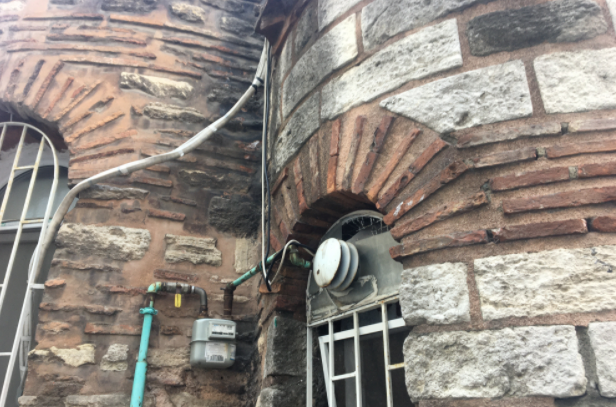 Bu kadar da olmaz! Tarihi camiye kümes yaptılar - Resim: 4