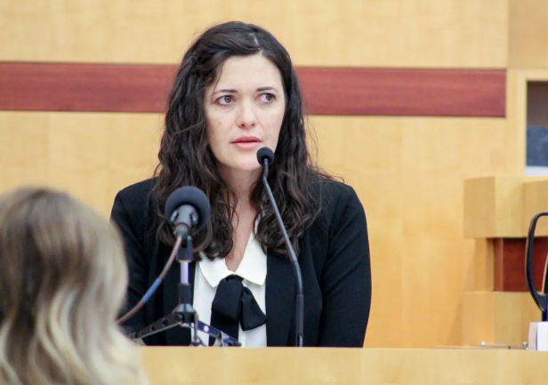 Üvey babanın bilgisayarında buldu! Çıplak fotoğraflarını gören genç kadın: Korkunç bir histi - Resim: 4