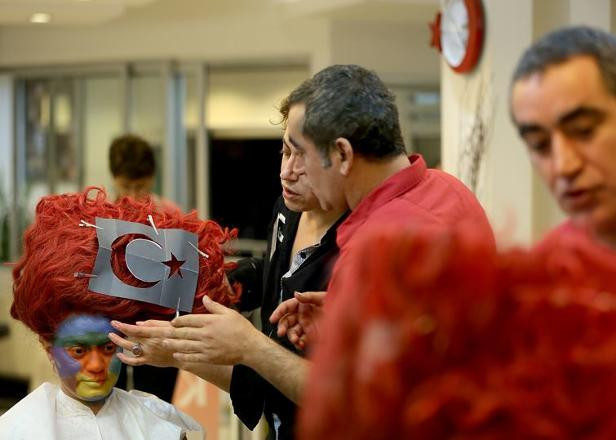 İzmirli kuaförden 29 Ekim saçı - Resim: 2