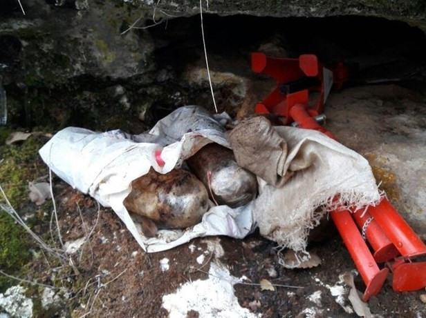 PKK sığınağında askeri kamuflaj bulundu - Resim: 3