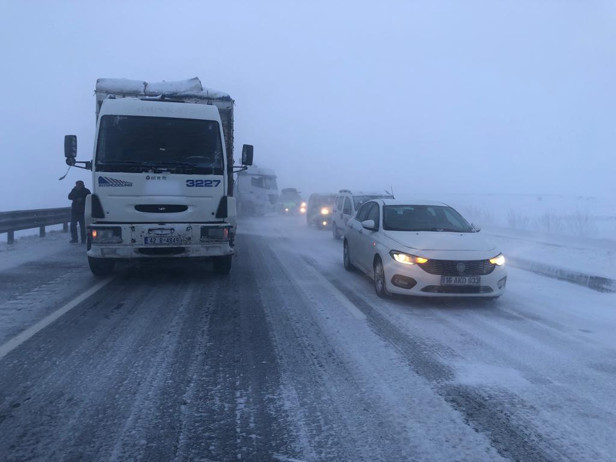 Konya-Antalya kara yolu tüm araçlar için trafiğe kapatıldı - Resim: 0