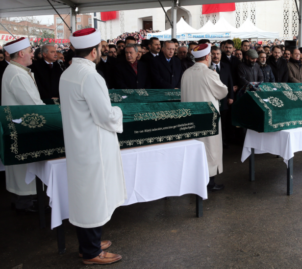 Kartal'da çöken binada ölen aynı aileden 9 kişiye veda - Resim: 1