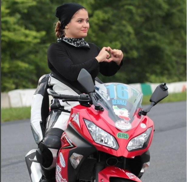 İranlı kadın motosikletçiye bakın sınır tanımıyor - Resim: 3