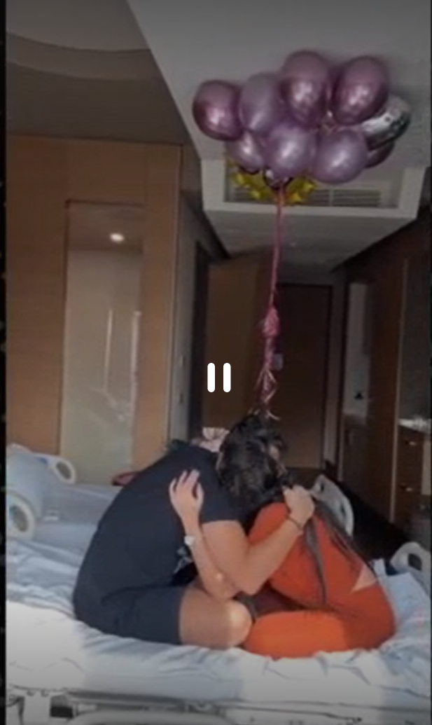 TikTok fenomeni kocasının ayaklarını öpmeye doyamadı! Midem bulandı yorumları gelince... - Resim: 4