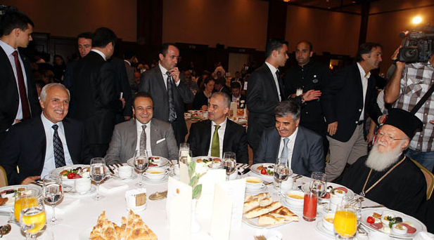 Geleneksel iftarda hoşgörü rüzgarı - Resim: 4