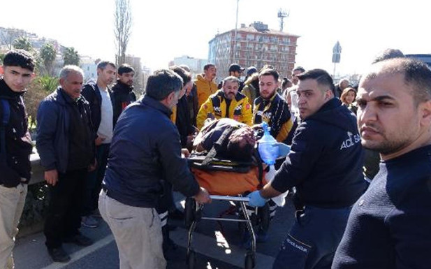 Beyoğlu'nda otoyolda su satarken otomobil çarpmıştı bugün hayatını kaybetti - Resim: 0