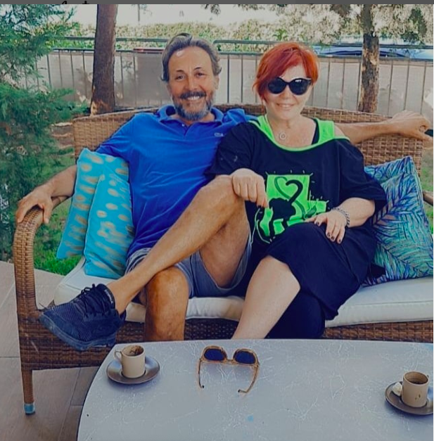 Emel Müftüoğlu kaç yaşında aslen nereli evli mi eşi ve kızı kimdir? - Resim: 0