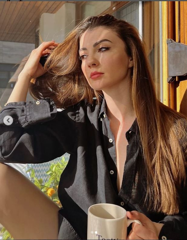 FOX Aşk Mantık İntikam'ın Esra'sı Burcu Özberk'ten soğuk havada sıcak poz son Instagram paylaşımı olay - Resim: 4