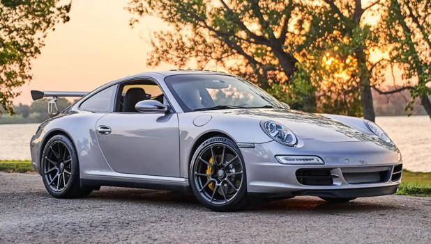 Alihan Kuriş ve kardeşinin serveti mercek altında! Lüks Porsche ve yarış atları dikkat çekti - Resim: 0