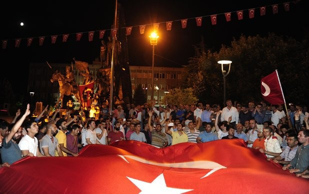 Halk sokağa döküldü! - Resim: 3