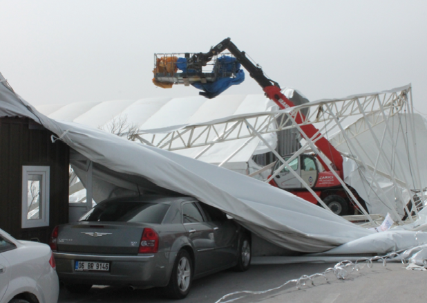 Lodos fuarı uçurdu - Resim: 3