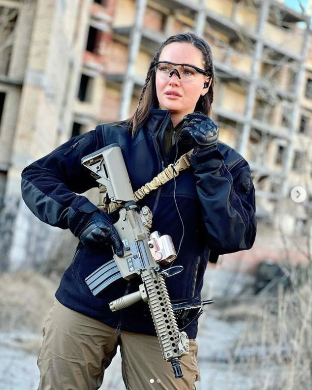 Miss Ukrayna güzeli Anastasiia Lenna Instagram'da silah kuşanıp Rusya'ya gözdağı verdi - Resim: 2