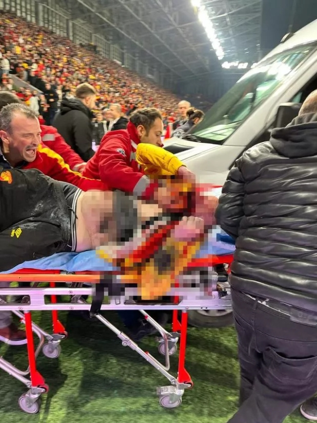 Göztepe Altay maçı korkunç bitti kaleci dövüldü fişek ateşlendi sokaklara taşan kavgalar çıktı - Resim: 4