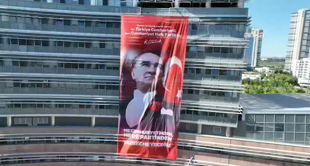 CHP Genel Merkezi'nde dikkat çeken afiş - Resim: 0