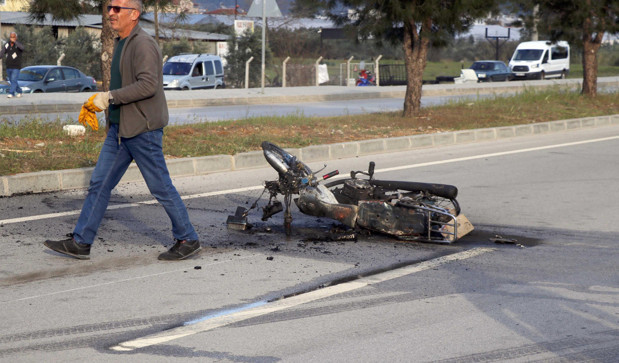Muğla'da otomobil motosiklete çarptı 1 ölü - Resim: 0