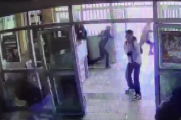 Şanlıurfa'da lisede silahlı saldırı! Rastgele ateş açtı ardından intihar etti, yaralılar var - Resim: 2