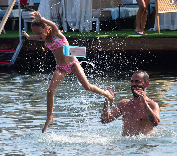 Denizde romantik anlar! Semih Şentürk öpmeye doyamadı - Resim: 3