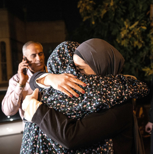 Serbest bırakılan Filistinli esir kadın: Direnişçiler olmasaydı özgürlüğü göremezdik - Resim: 0