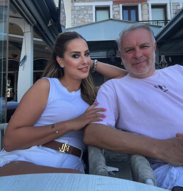 Burak Sergen'i görenler tanıyamadı! Kendinden 26 yaş küçük eşiyle verdiği poz olay oldu - Resim: 3