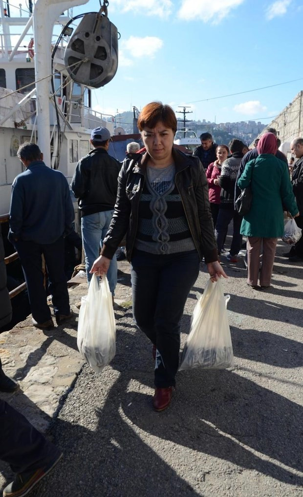 Kilosu 1 liraya hamsi kapışıldı - Resim: 3